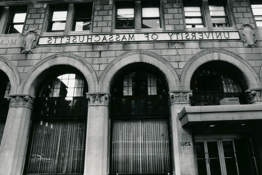 Black and white photo of the historic Park Square Campus of 马塞诸斯州大学波士顿 before moving to current location.